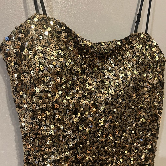 B Darlin A-Line, Square Neckline, Gold Sequined Dress. Size Small. NWOT. - Picture 2 of 10
